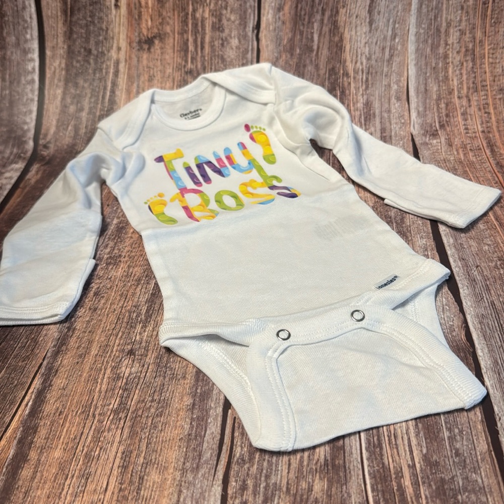 NEW Gerber White Long Sleeve Onesie 0-3 Months w/Tiny Boss Vinyl Item #PHK6393